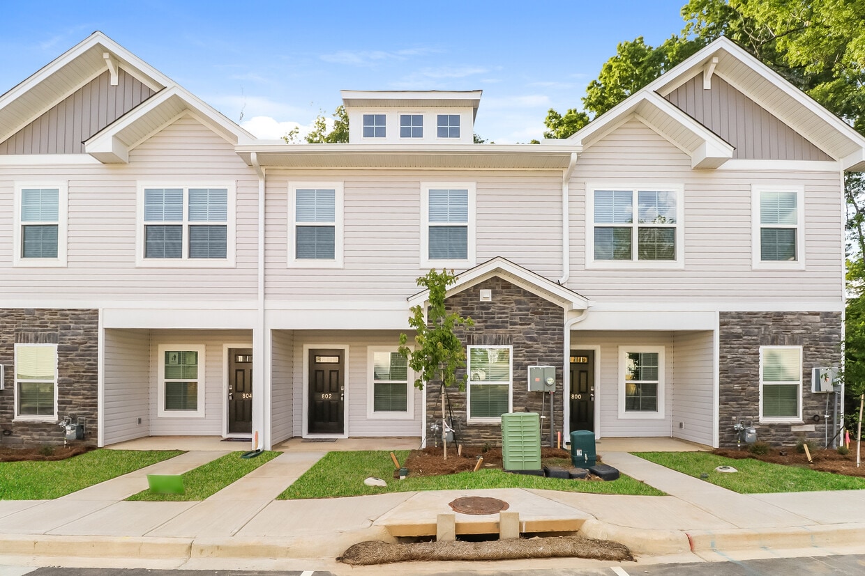 Primary Photo - 802 Yellow Swan Lane, Columbia, SC