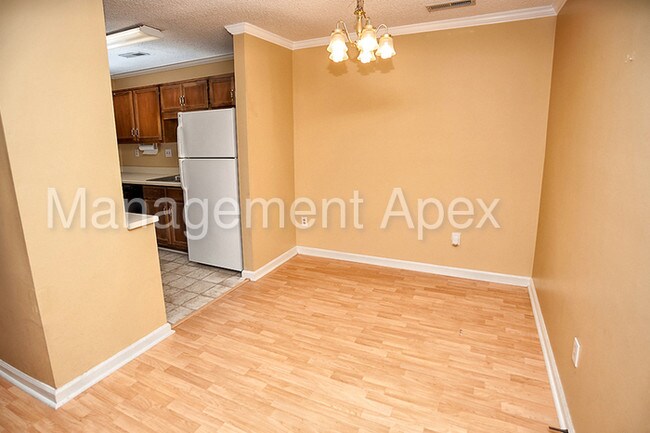 Foto del edificio - 2104 Liberty Dr