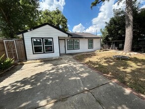 Building Photo - 5305 Southlea St