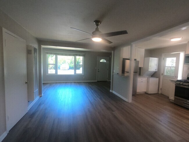 Foto del edificio - CHARMING TWO BEDROOM SAN RAFAEL HOME A FEW BLOCKS FROM DOWNTOWN