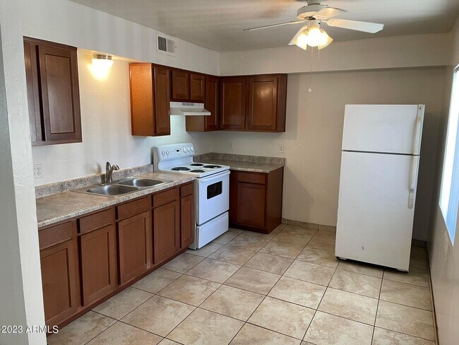Foto del edificio - 1222 E Mountain View Rd