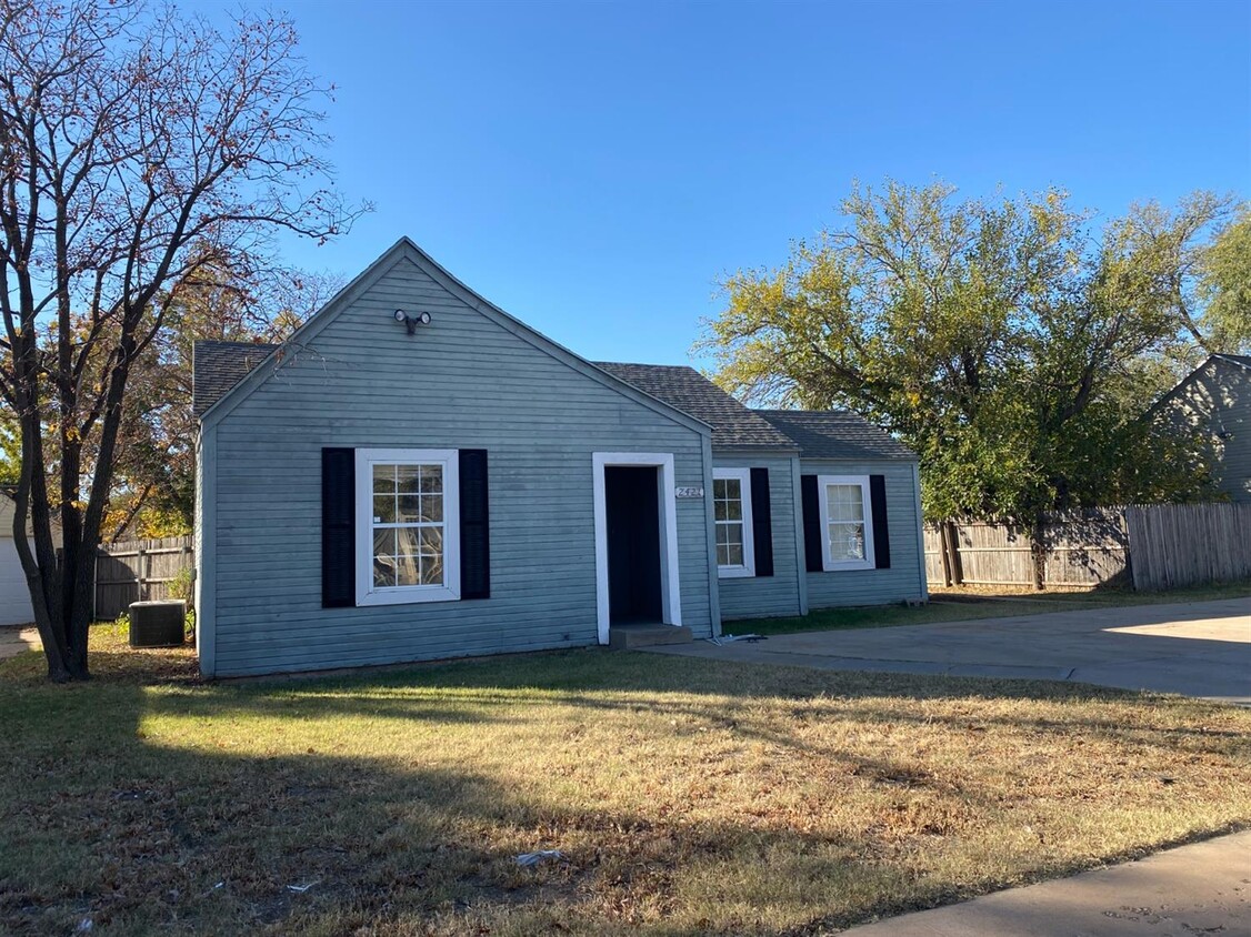 Foto principal - 2421 25th St