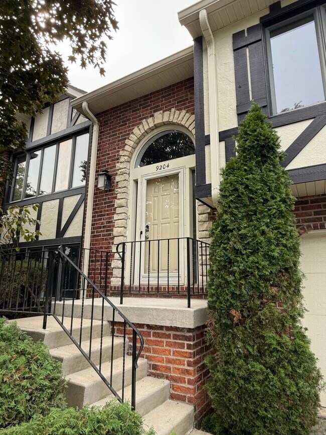 Foto del edificio - 9204 Drummond Dr