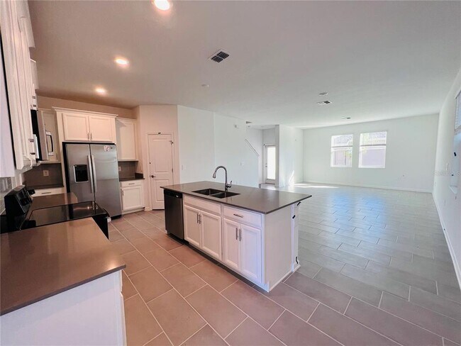 Building Photo - 8023 SAYINGS Dr