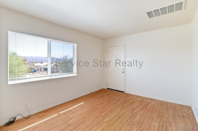 Building Photo - 2510 E Pueblo Ave