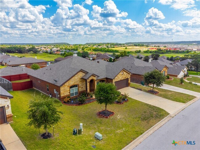 Foto del edificio - 2033 Catkins Ln
