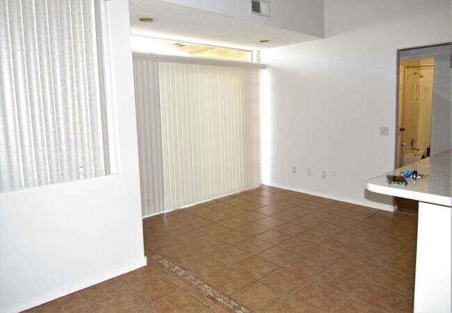 Building Photo - Very nice 2 Br house with 1 car garage