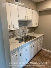 Building Photo - 904 Georgian Dr