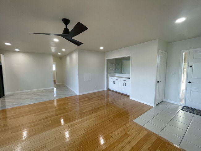 Living room - 5300 Fairview Blvd