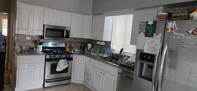 Foto del edificio - 5702 N Miltimore Ave