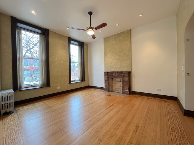 Building Photo - 1554 N Hoyne Ave