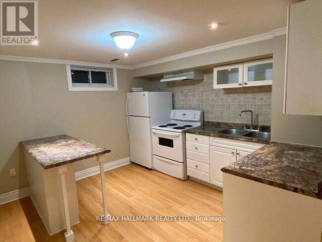 Building Photo - 24 Hillview Dr