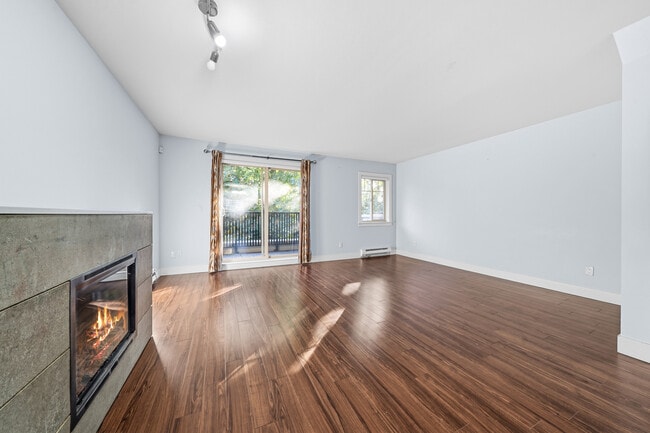 Building Photo - 13368 72 Av