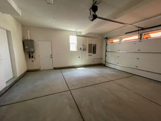 Foto del edificio - Beautiful 3 Bed/2.5 Bath Home In Palm Dese...