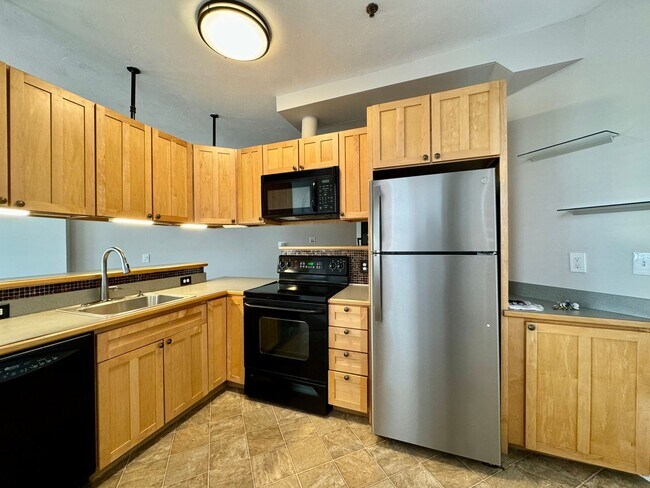 Foto del edificio - 1 Bed / 1 Bath 1st Floor Unit  (Downtown, ...