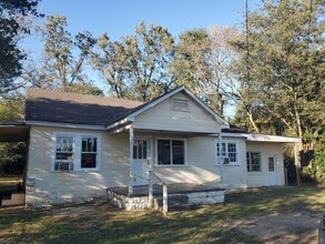 Building Photo - 206 Savannah Ave