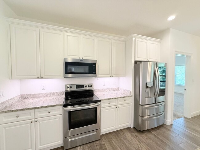 Building Photo - Luxurious 4-Bedroom Home