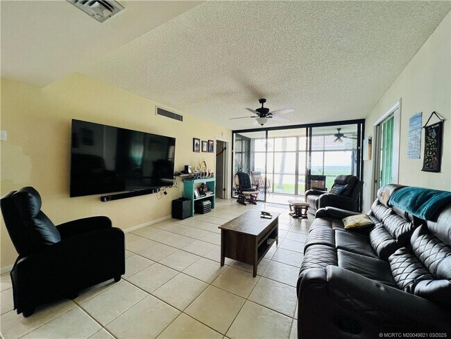 Foto del edificio - 3392 NE Causeway Blvd