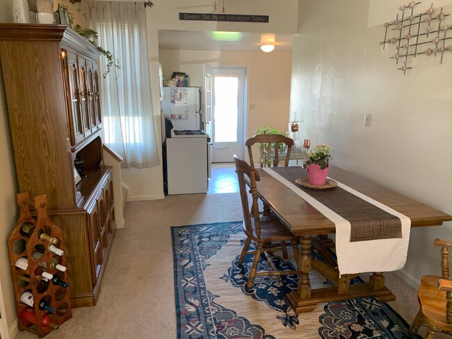 Dining area flows into the kitchen - 722 Chess St