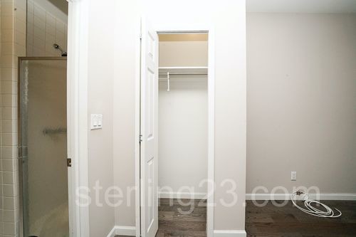 Building Photo - 3044 Steinway St