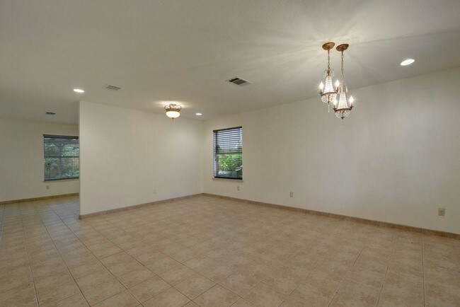 Foto del edificio - 621 Kingfisher Creek Dr