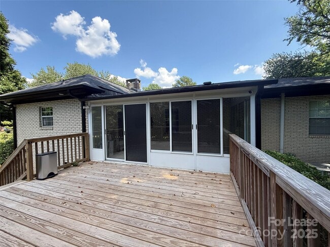 Building Photo - 4371 La Brea Dr