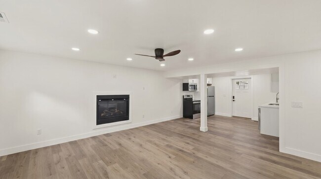 Foto del edificio - 9073 Elmhearst Dr