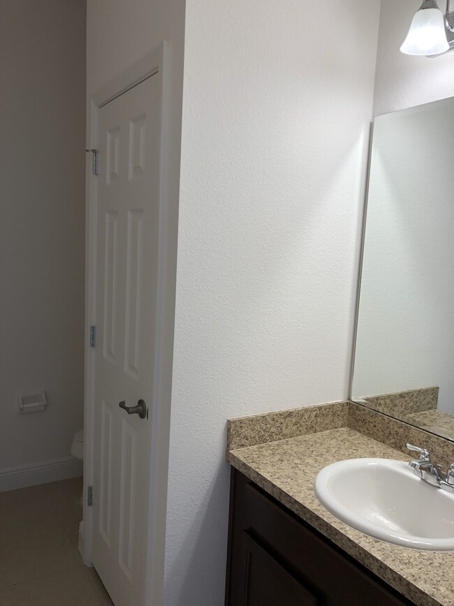 Foto del edificio - 4 BED HOME LOCATED IN WINTER GARDEN!
