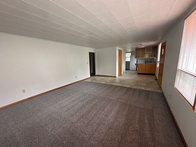 Building Photo - 1124 1st St NE