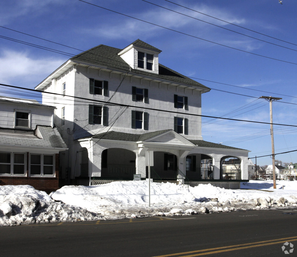 Primary Photo - 200 7th Ave