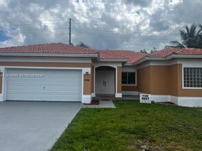 Building Photo - 1304 SE 7th Ct