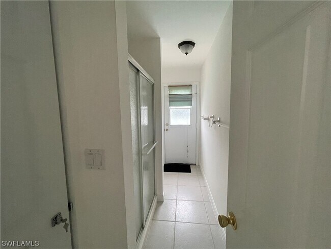 Foto del edificio - 14370 Hampton Lake Ct