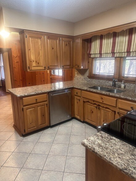 Foto del edificio - 312 Powder Mill Dr