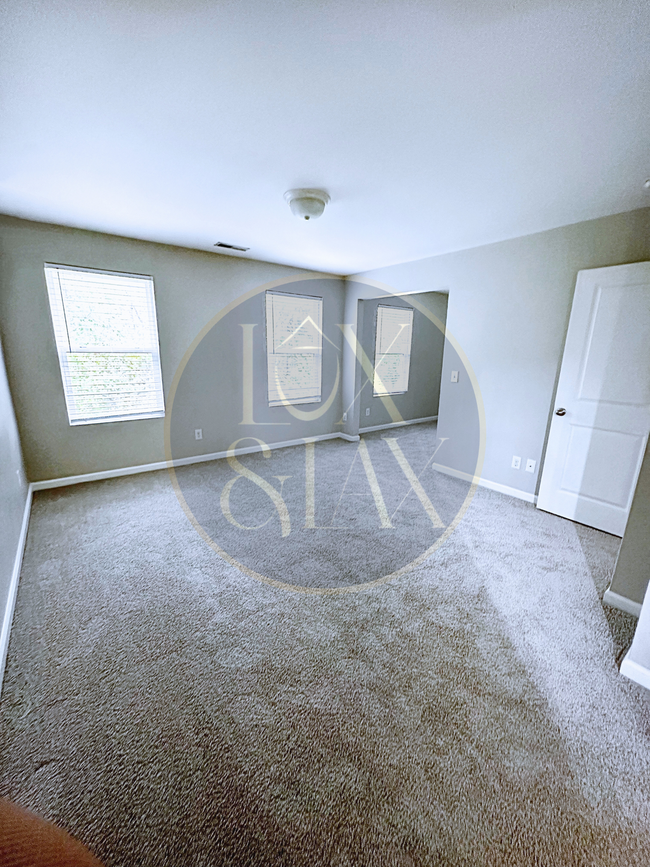 Building Photo - 121 Rosebud Ln