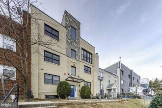Building Photo - 1928 3rd St NE