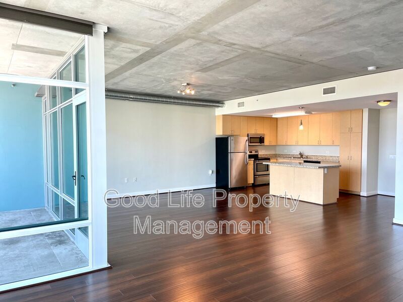 Foto principal - 1080 Park Blvd