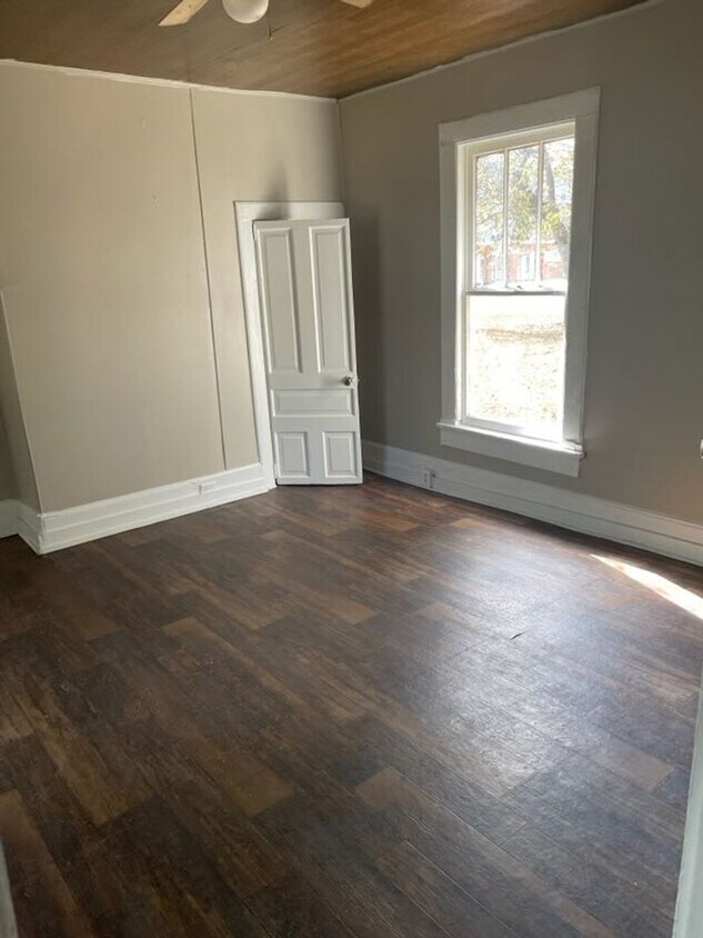 Building Photo - Conveniently located one bedroom home!