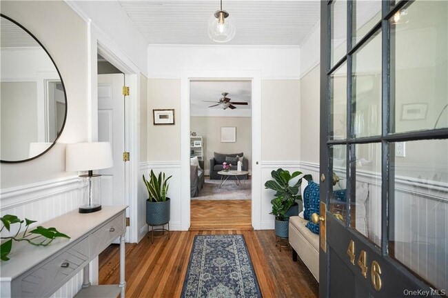 Foyer - 446 Beach Ave