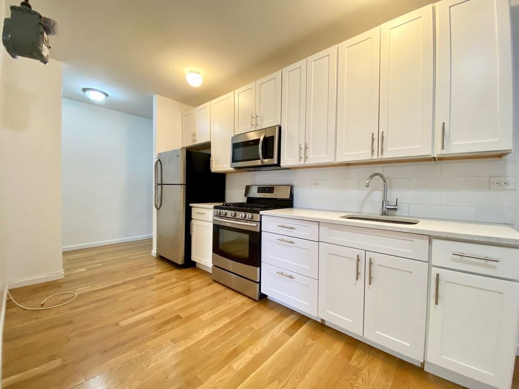 Primary Photo - 395 Saint Johns Pl