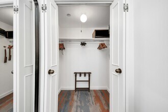 Building Photo - 1300 Lamar St