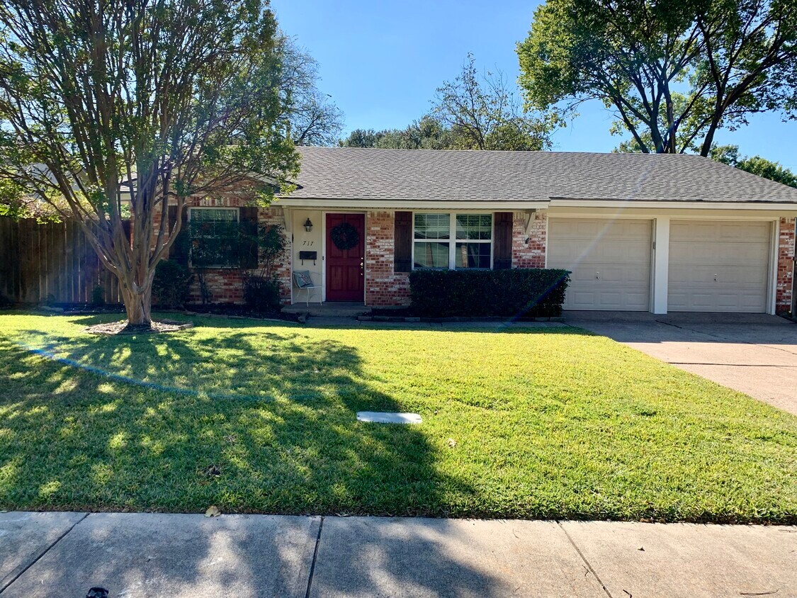 Foto principal - 717 Gaylewood Dr