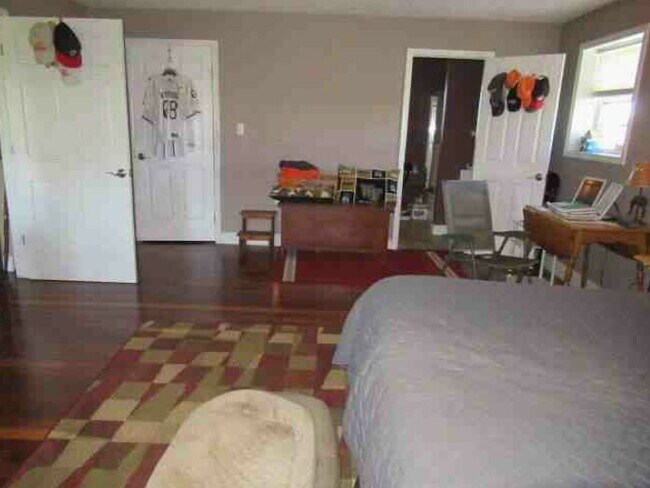 Foto del edificio - 1228 Taylorsville Macedonia Rd SW