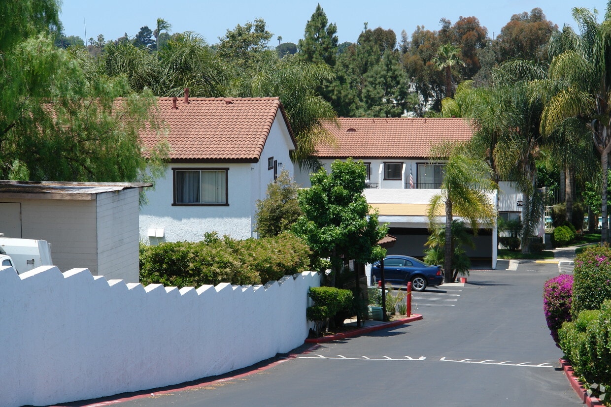 Primary Photo - Plymouth Heights Apartments