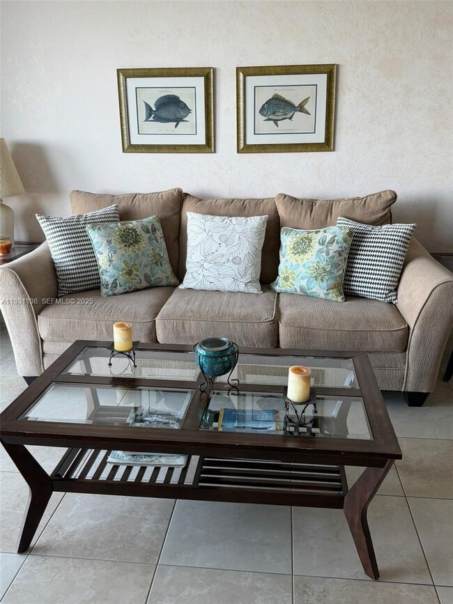 Foto del edificio - 5151 Collins Ave