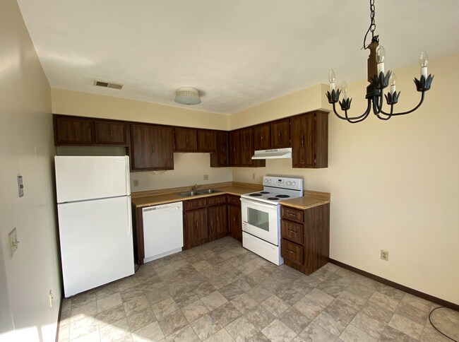 Kitchen/Dining Area - 1106 8th Street Ct