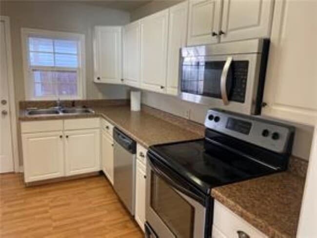 Kitchen - 5943 General Haig St