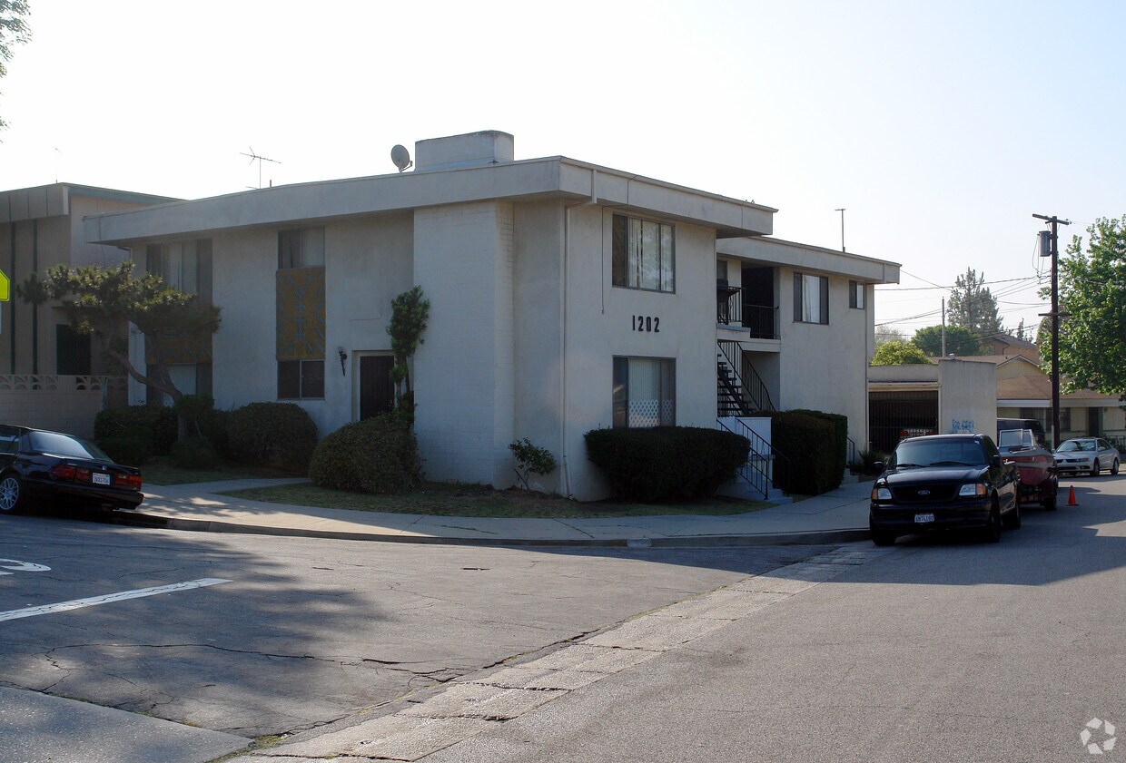 Primary Photo - 1202 N Wexham Way