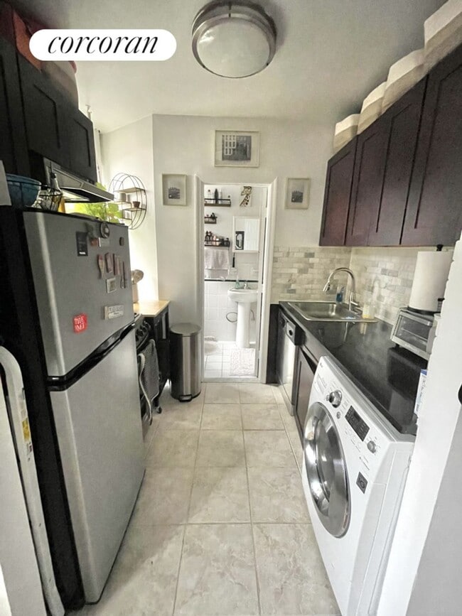 Building Photo - 338 E 65th St