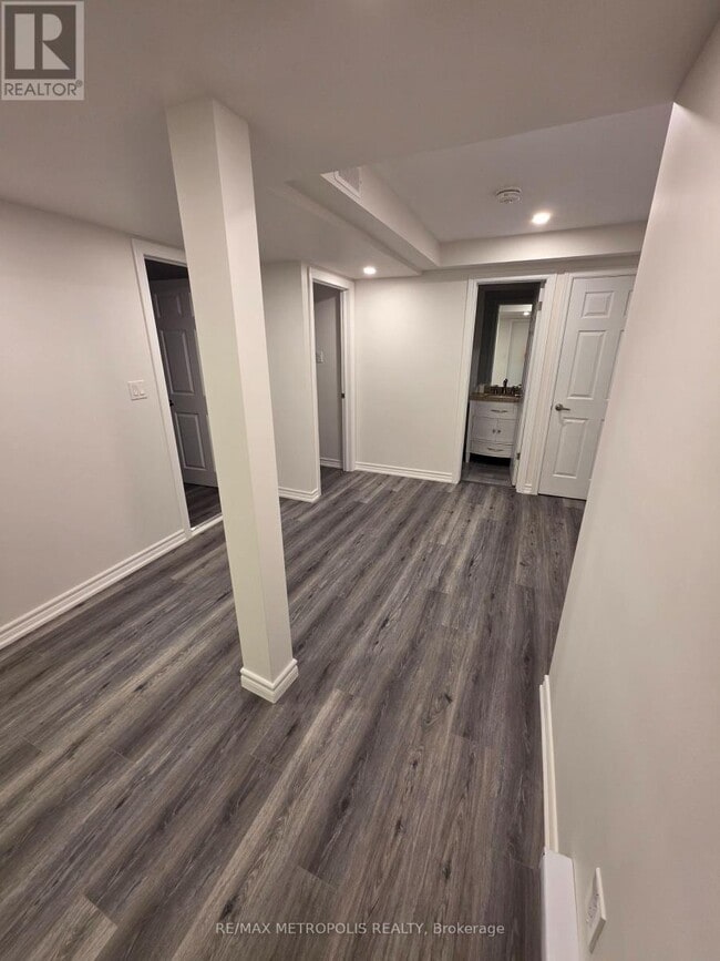 Building Photo - 301 Seaview Heights