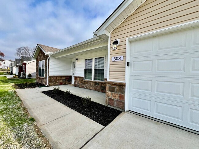 Building Photo - 808 Pierson Rd